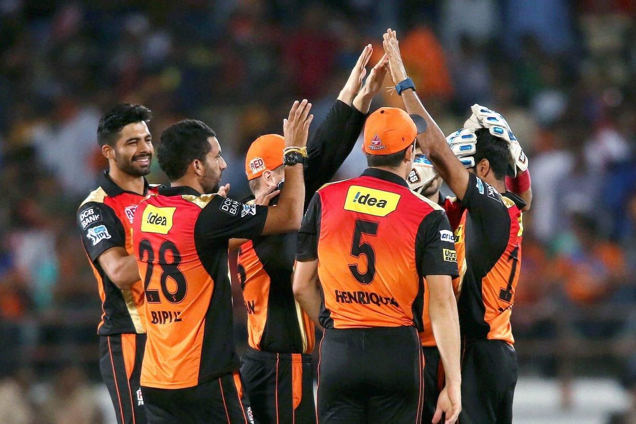 Sunrisers Hyderabad beat Gujarat Lions by 10 wickets