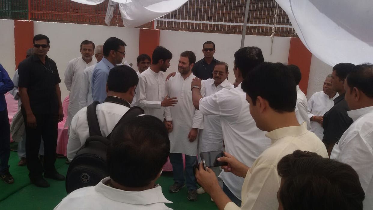 tent fell down in amethi   during rahul gandhi visit