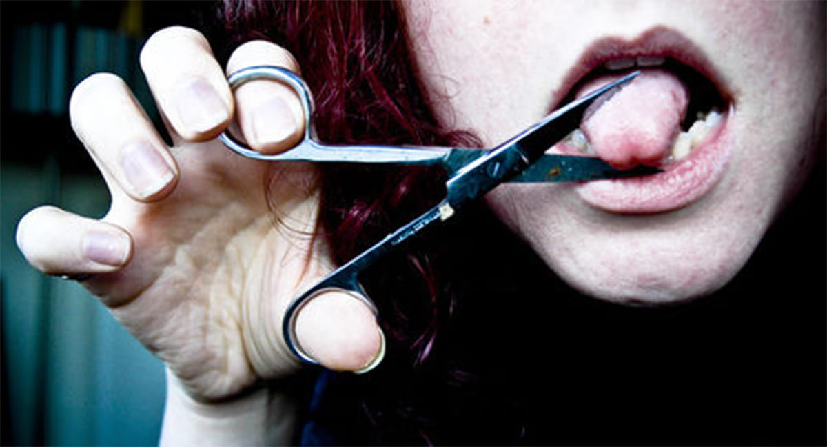 wife cut her tongue with knife