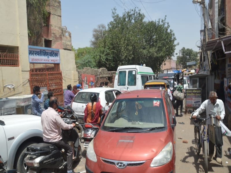 traffic jam in mathura