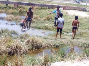 water problem in manjhanpur area