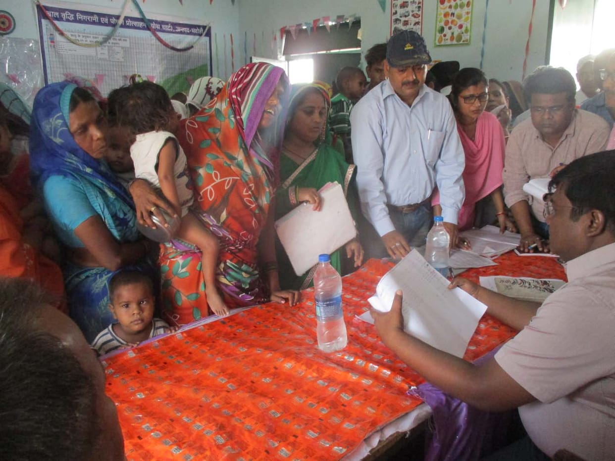  sarroee mein kuposhit bachchon ka deeem ne jaana haal Hall saw malnourished children in Srroi DM