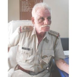bhiwani news, crime, sho, dress, police, stick, tear