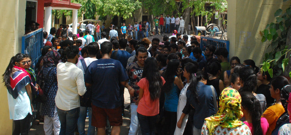 FDDI: students came to the police station to FIR of Degree fraud