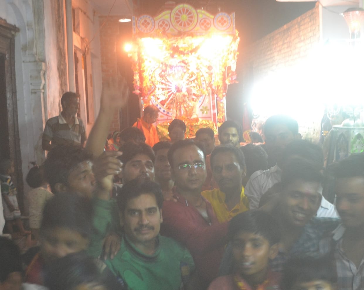 baalaajee mandir se dhoomadhaam se nikaalee shobhaayaatra