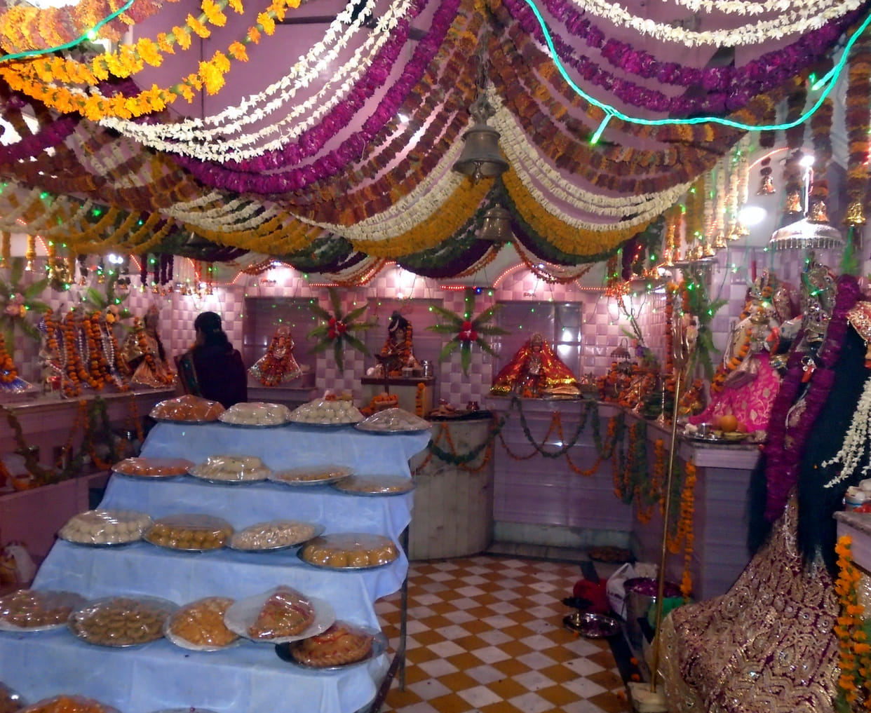 ko nahin jaanat hai jag mein prabhu sankat mochan naam tihaaro