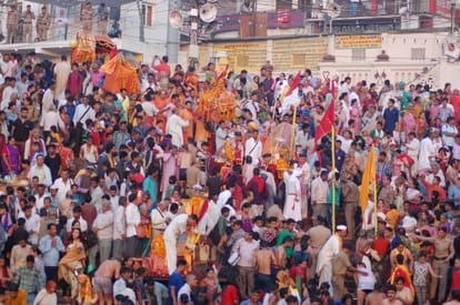 Akhara Parishad big decision for fake Shankaracharya