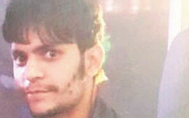 25year old arrested for cheating models in mumbai