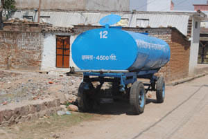 Move the water in the pit , 125 village thirsty