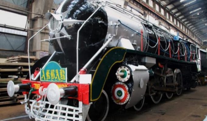 steam engine akbar, samlan khan movie shooting with akbar engine