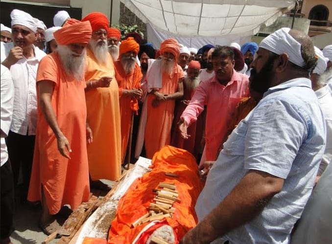 sant amrik dev funeral, nirmal kutia sant funeral, kalpana chawla uncle funeral