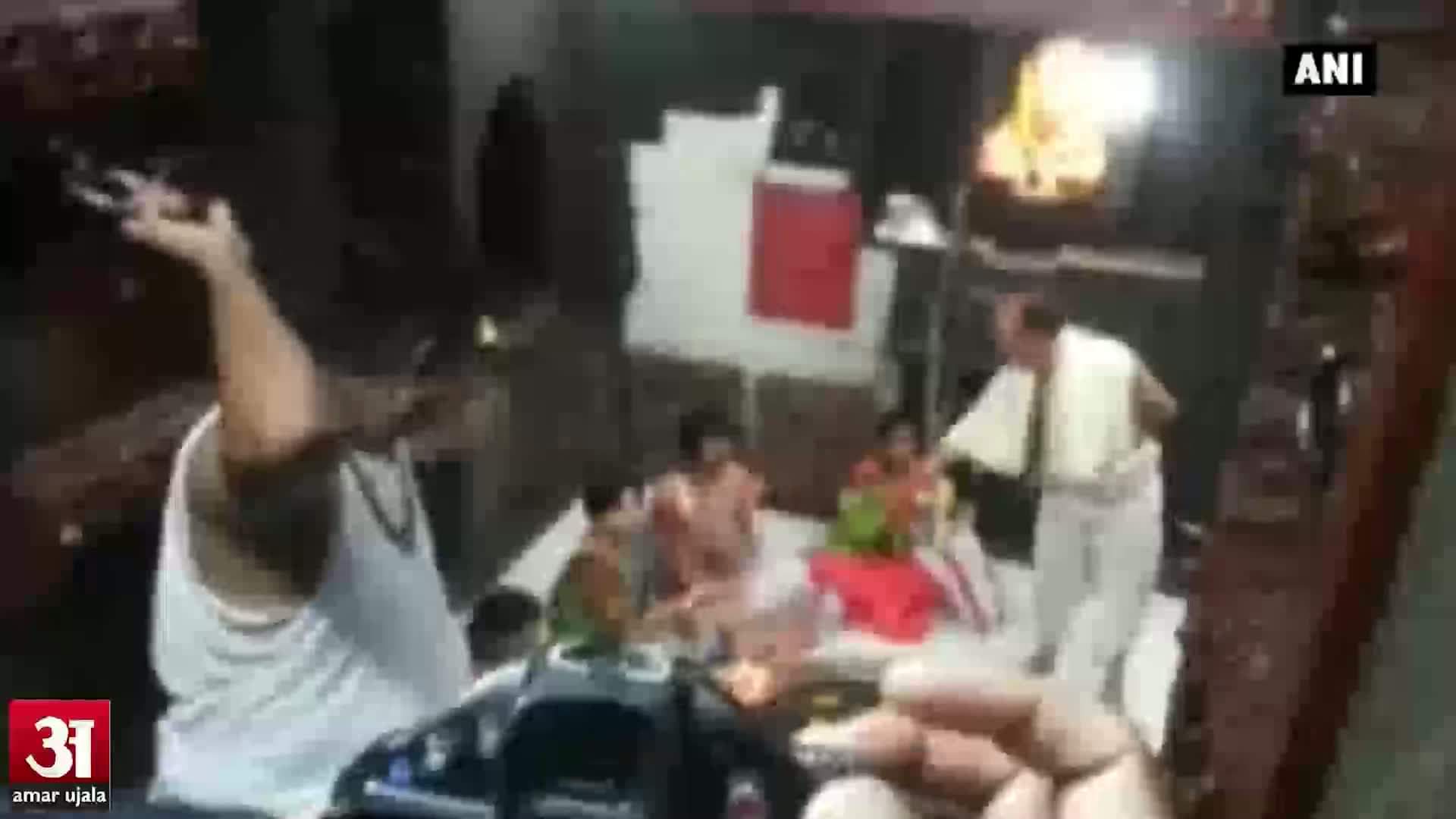 तृप्ति देसाई ने की त्र्यंबकेश्वर में पूजा