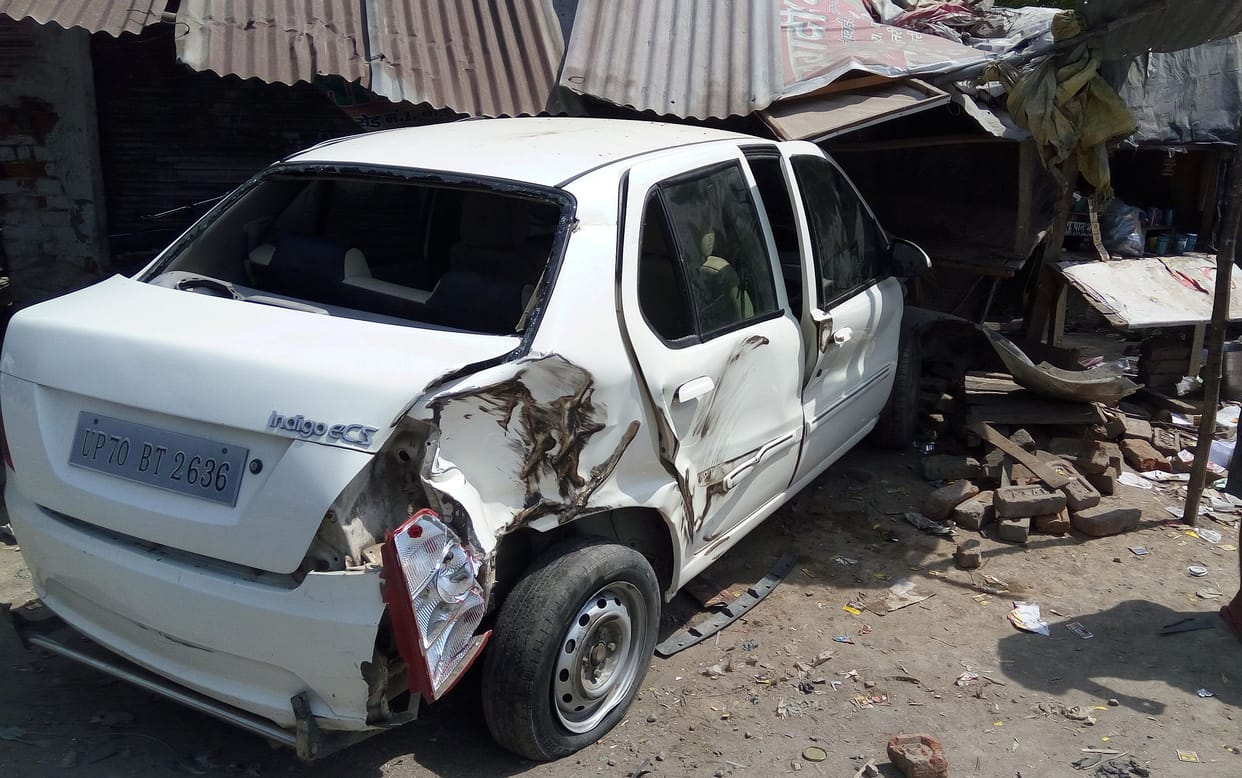 The trailer car collision killed, four injured, including JE