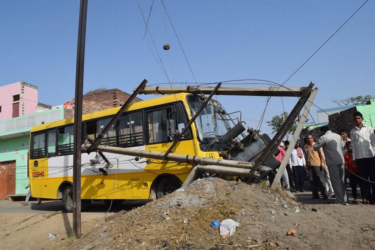 School bus crashed into the transformer, accident averted