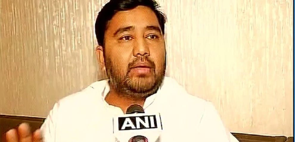 Shivsena leader Hazi Arafat says, they wouldn't allow Tripti Desai to enter in Dargah
