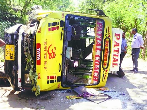 bus accident 32 injured