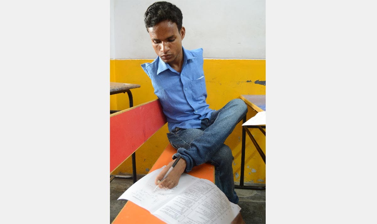 student give answer with feet in exam
