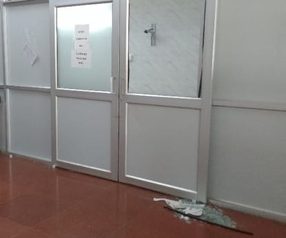 A man attacked on doctors and nurses in Lohia Institute.
