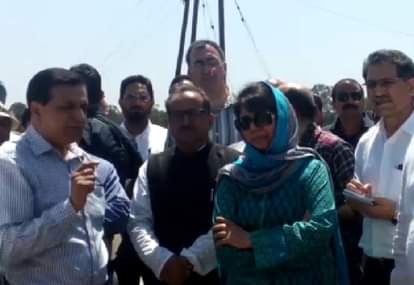 Mehbooba Mufti visit Tavi lake site and observed work process