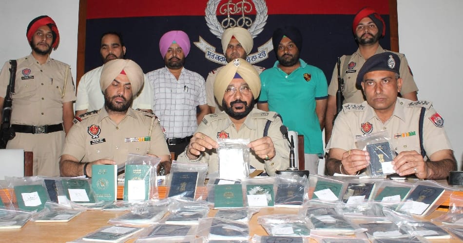 five people caught at patiala police, passport, patiala police, indian passport, patiala