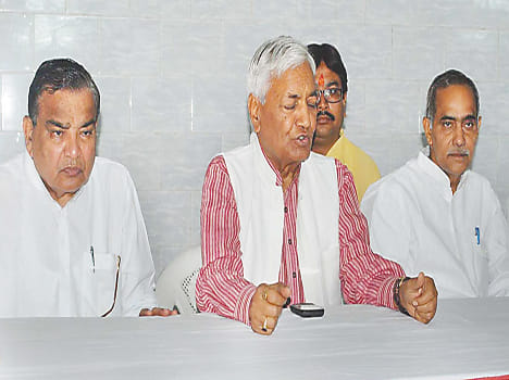 Congress all set to form the government at the polls