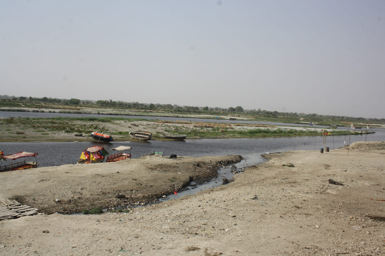 The canals were deceived , having irrigation affected