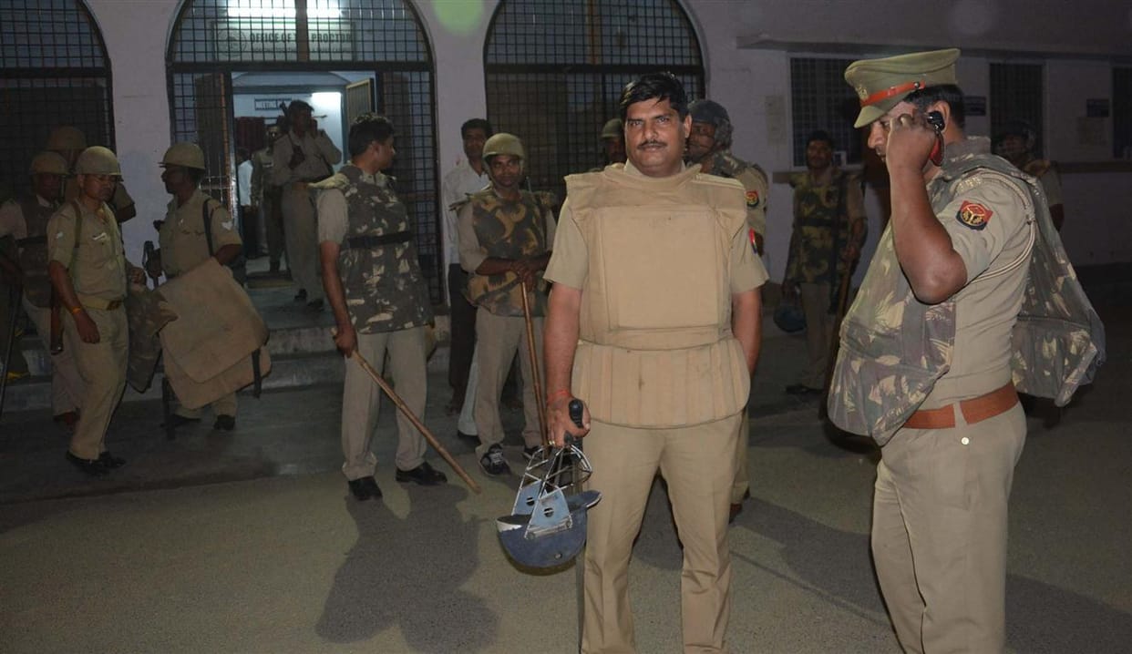 Organically in AMU , arson - firing , three students injured