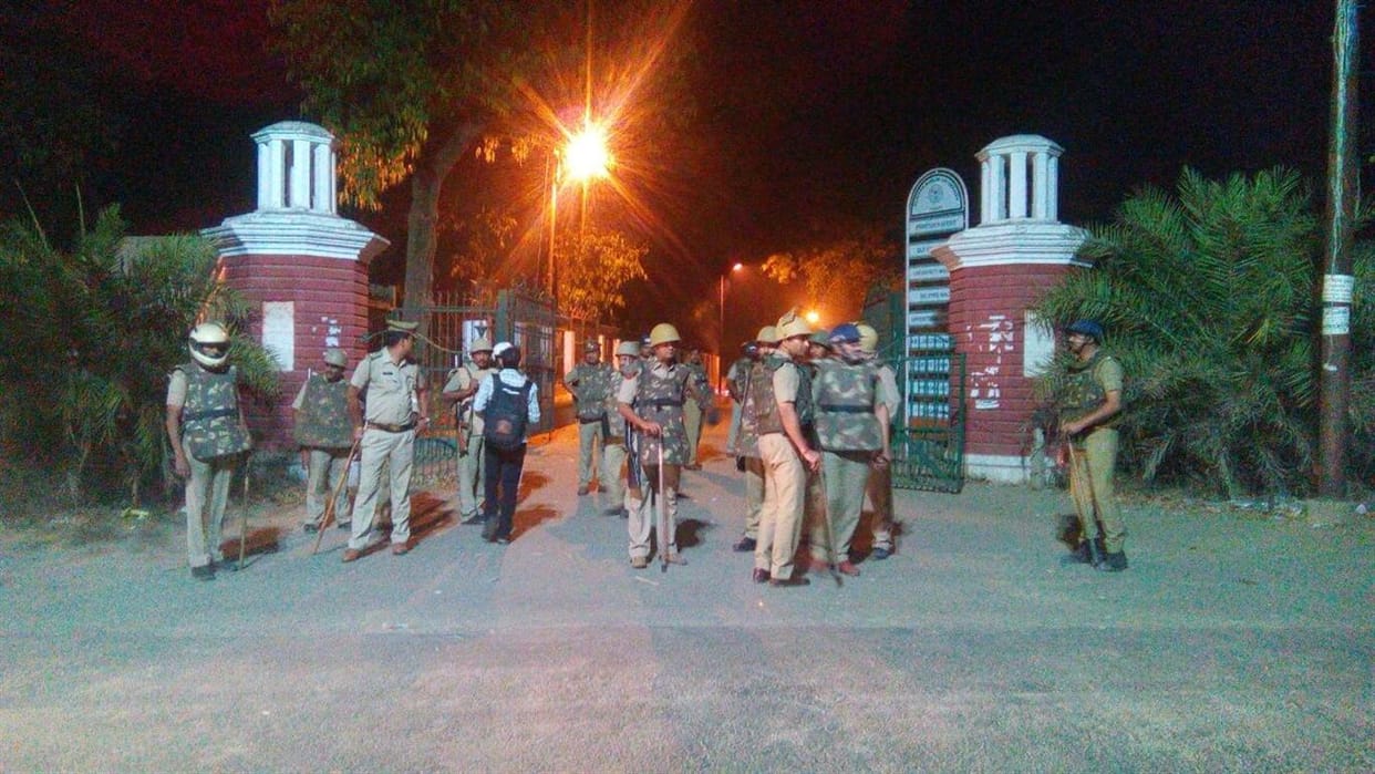 demand of cbi enquiry in amu violence