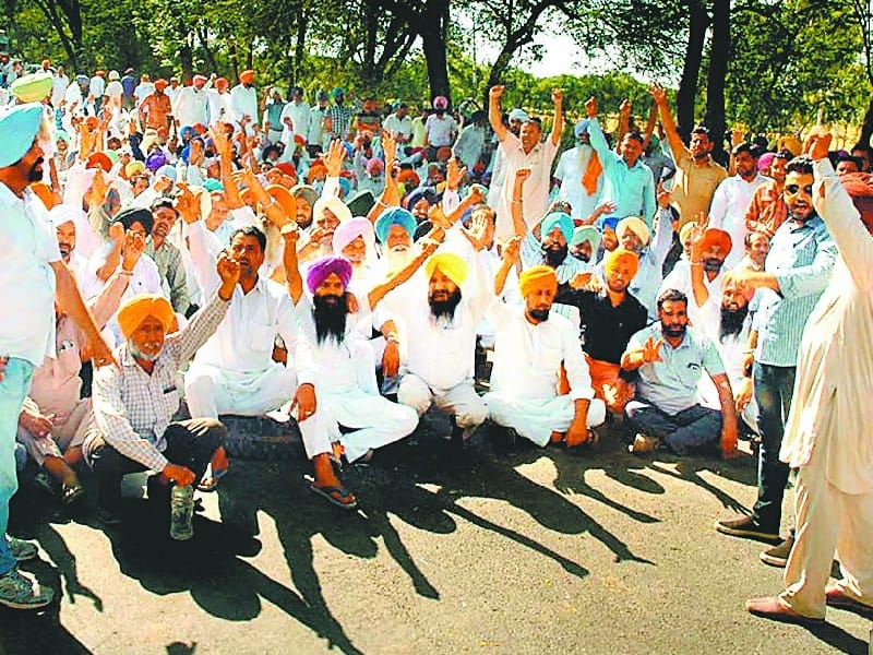 protest, protest against harsimrat in bhatinda, bhatinda jaam