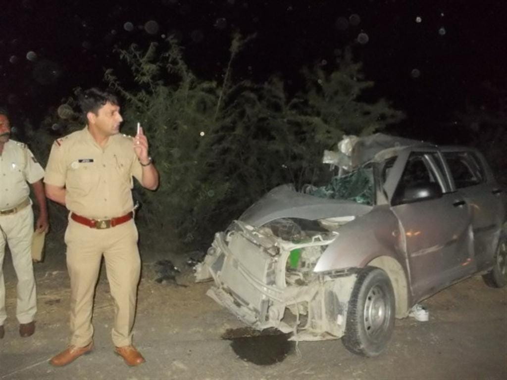 Mini- bus - car collision three killed