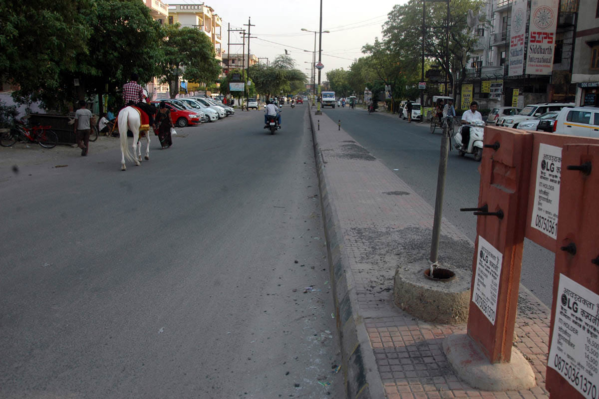 Karan Gate outpost two women robbed