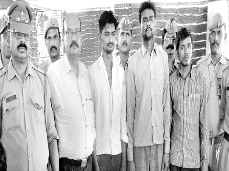 3 people arrested in jwellers loot case