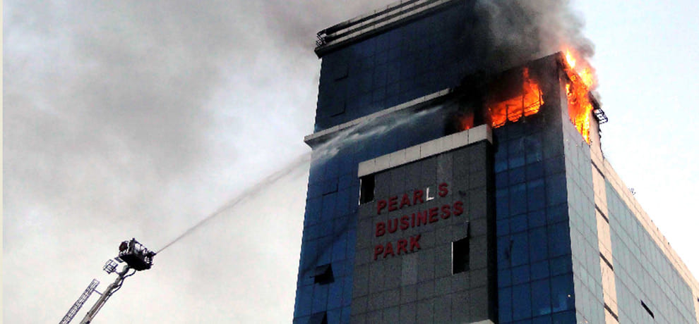 heavy fire in Delhi commercial building