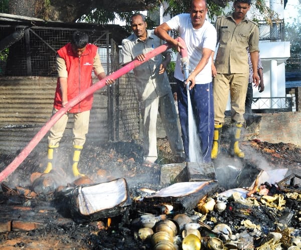 Fire in Aliganj in Lucknow.