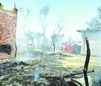 Fire burns 32 houses