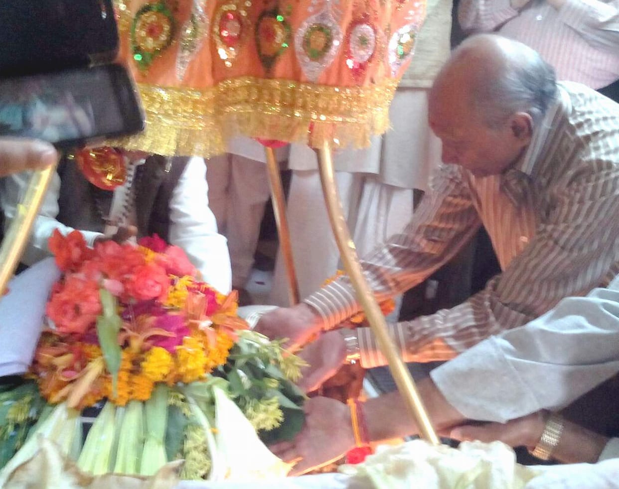 Mnujendra Shah Jalabhishek in Vishwanath