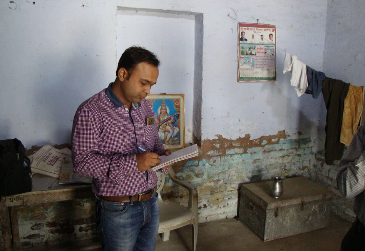 Homemade school teacher, is studying how