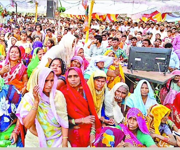  Smriti Irani in Amethi in uttar pradesh