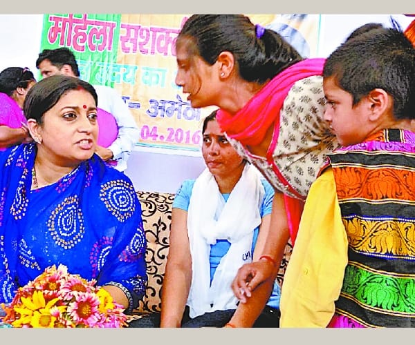  Smriti Irani in Amethi in uttar pradesh