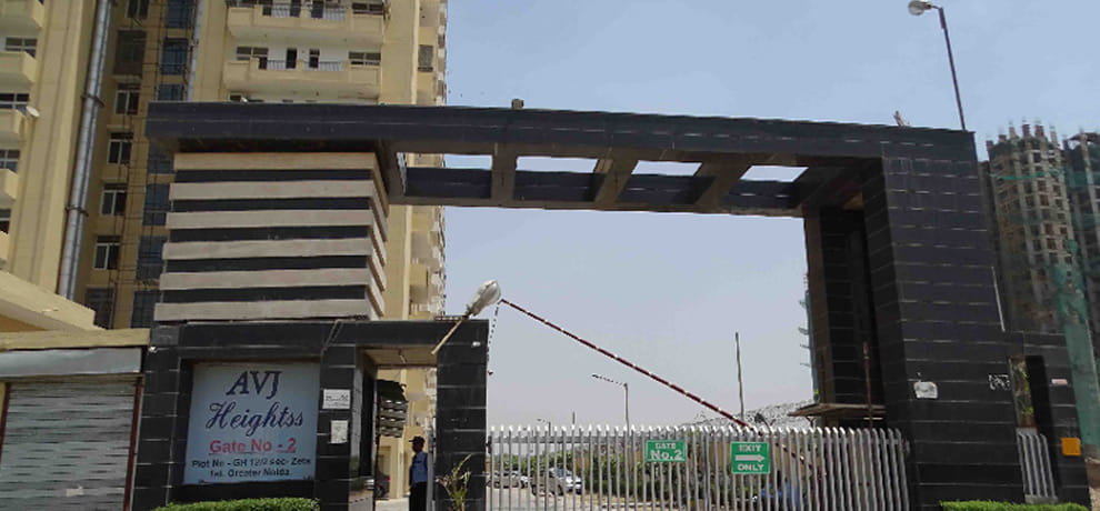 Student fell from the fourth floor of the school in mysterious circumstances