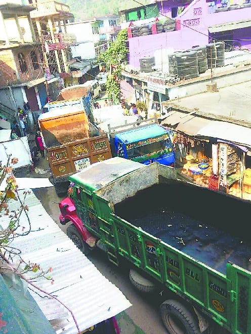traffic in Kapkot