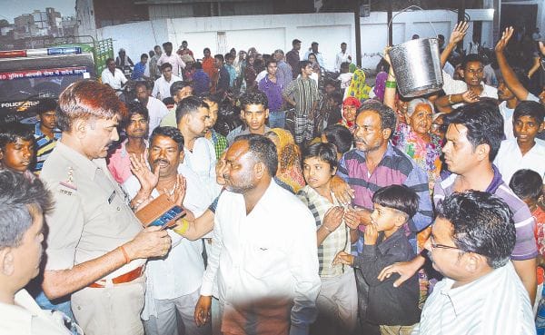 road jam for water in agra