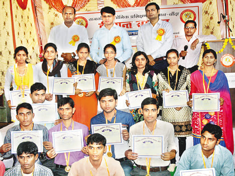 Convocation honoring 300 Medhavion