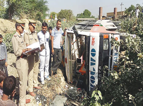 U-turn into the ditch just fired, seven injured
