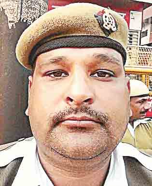 policeman save the life