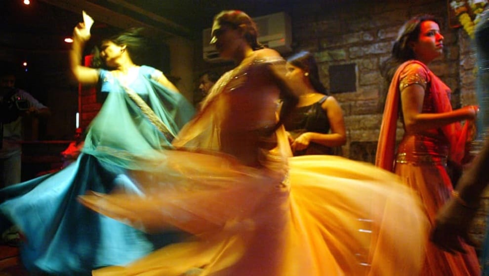 Haryanvi Dancer wife kick struck faridabad crime news