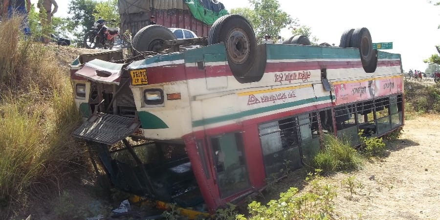  many people injured in bus accident in amethi