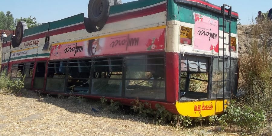  many people injured in bus accident in amethi