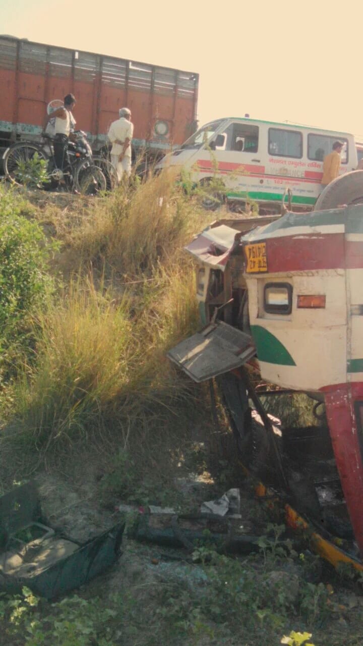  many people injured in bus accident in amethi
