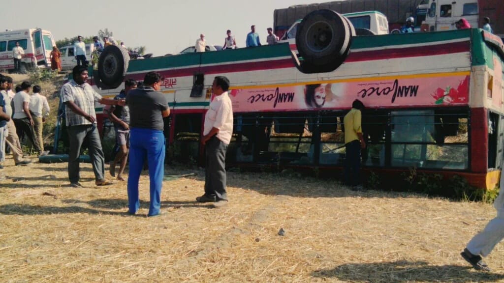  many people injured in bus accident in amethi
